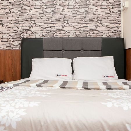 Reddoorz Plus Near Riau Street Bandung Ngoại thất bức ảnh