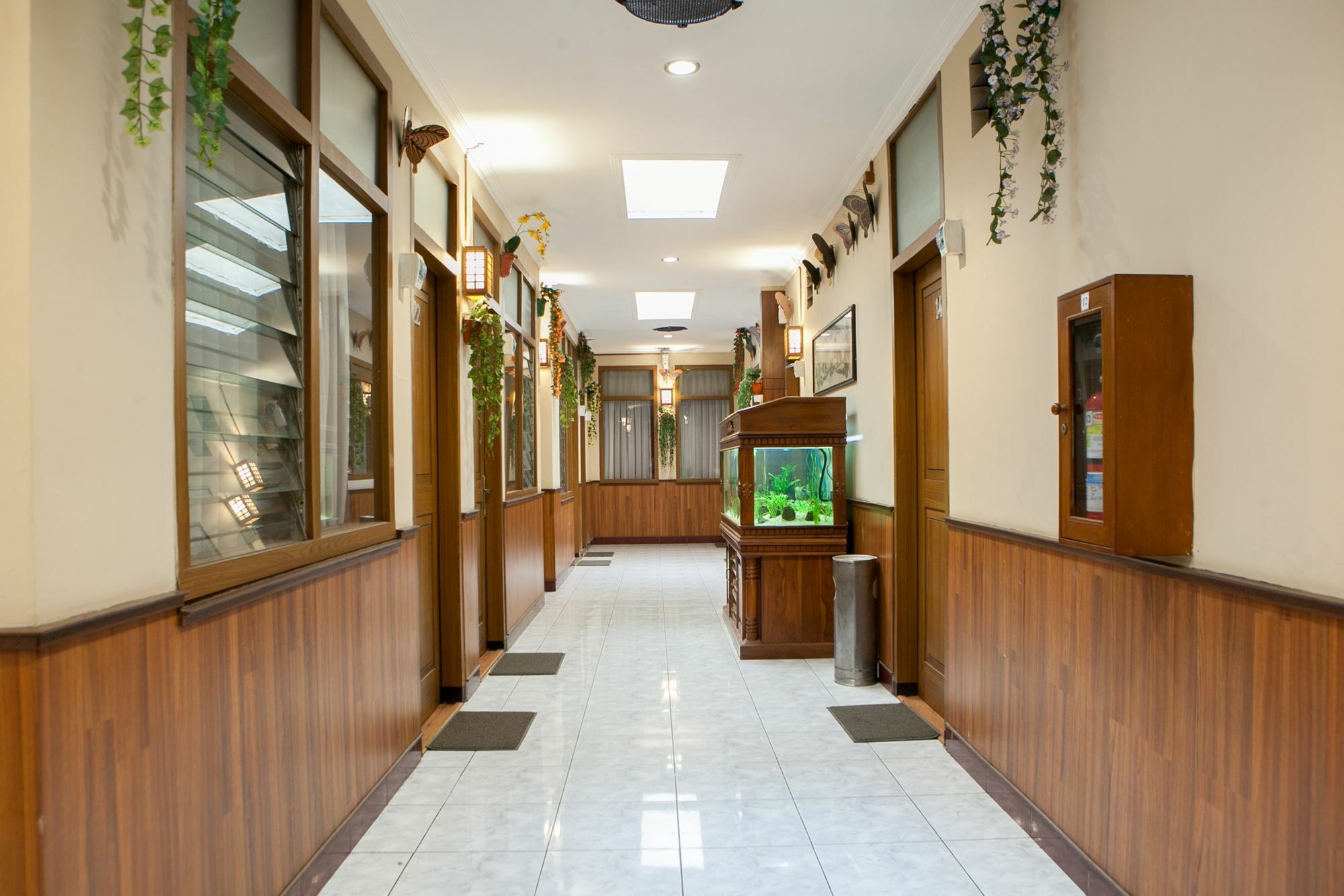 Reddoorz Plus Near Riau Street Bandung Ngoại thất bức ảnh