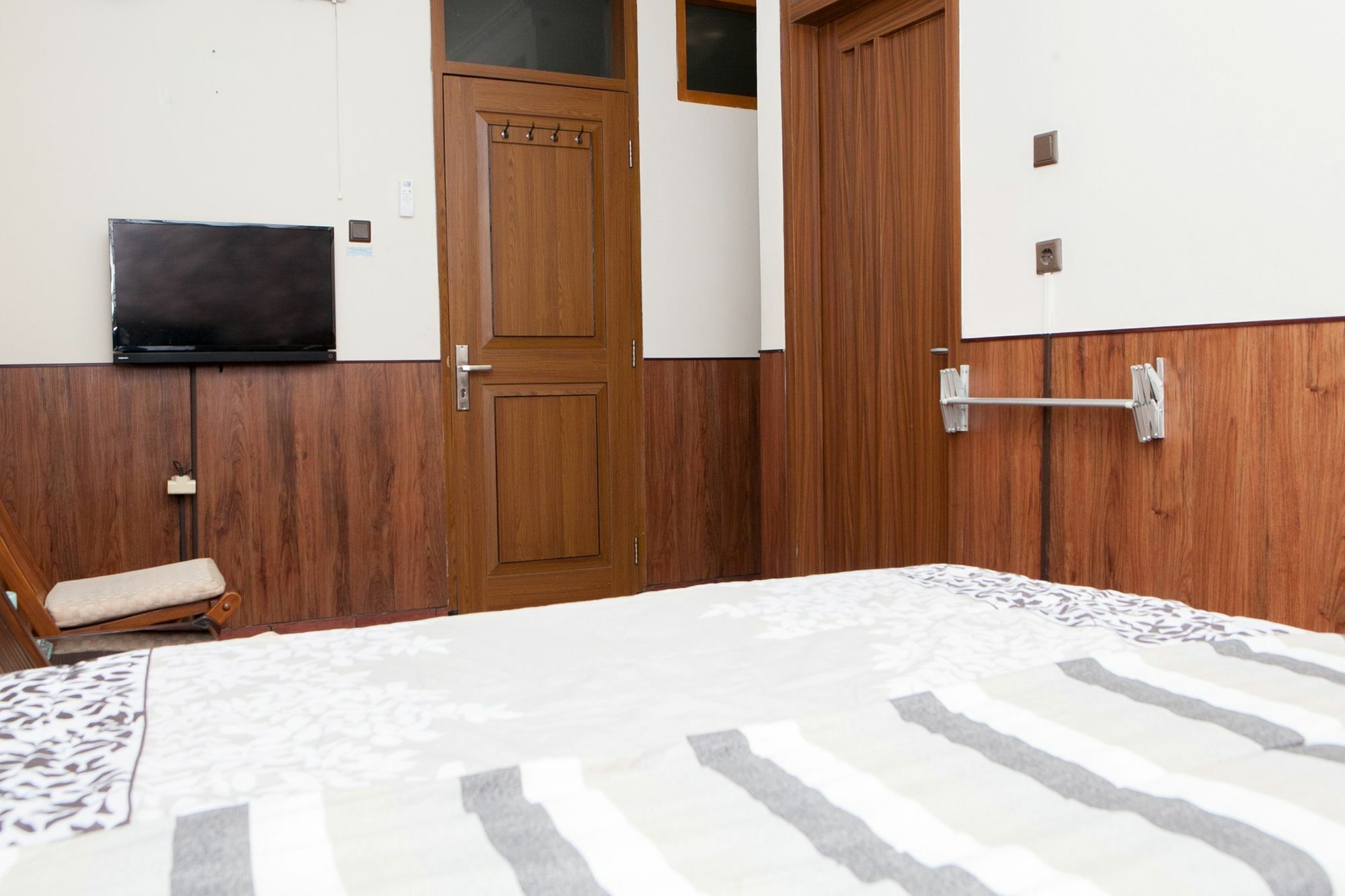 Reddoorz Plus Near Riau Street Bandung Ngoại thất bức ảnh