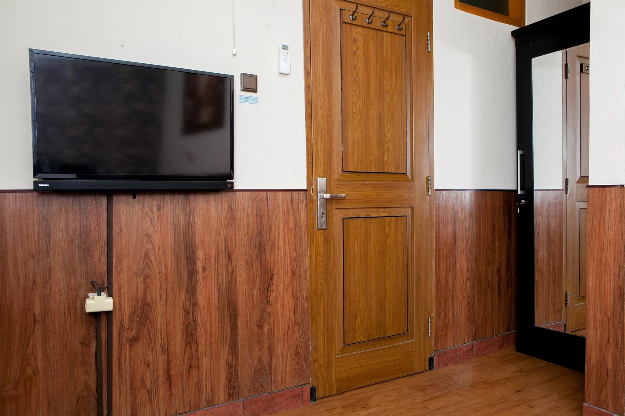 Reddoorz Plus Near Riau Street Bandung Ngoại thất bức ảnh