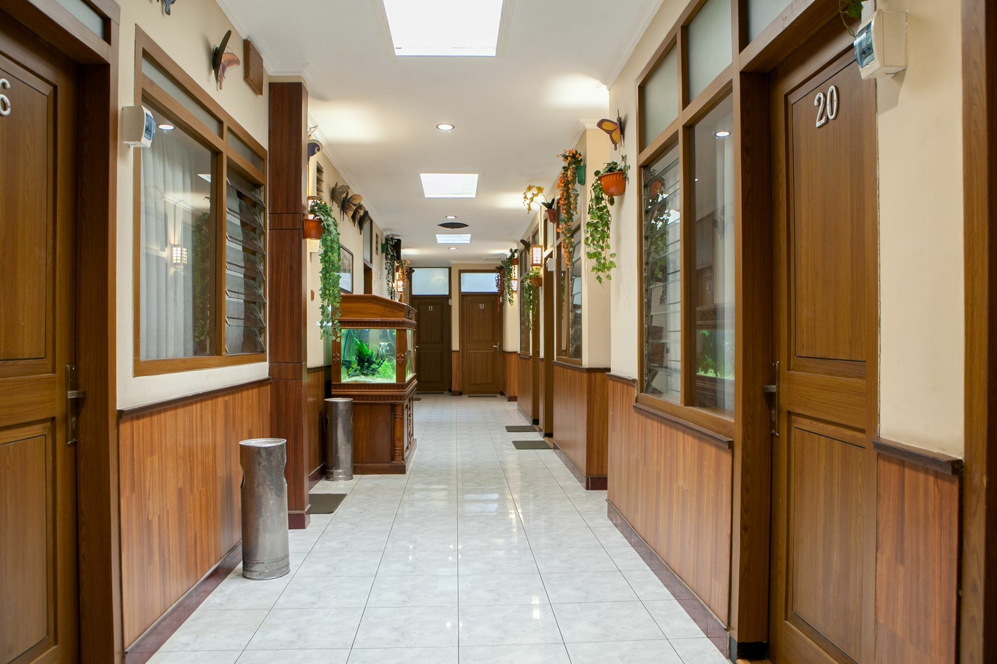 Reddoorz Plus Near Riau Street Bandung Ngoại thất bức ảnh