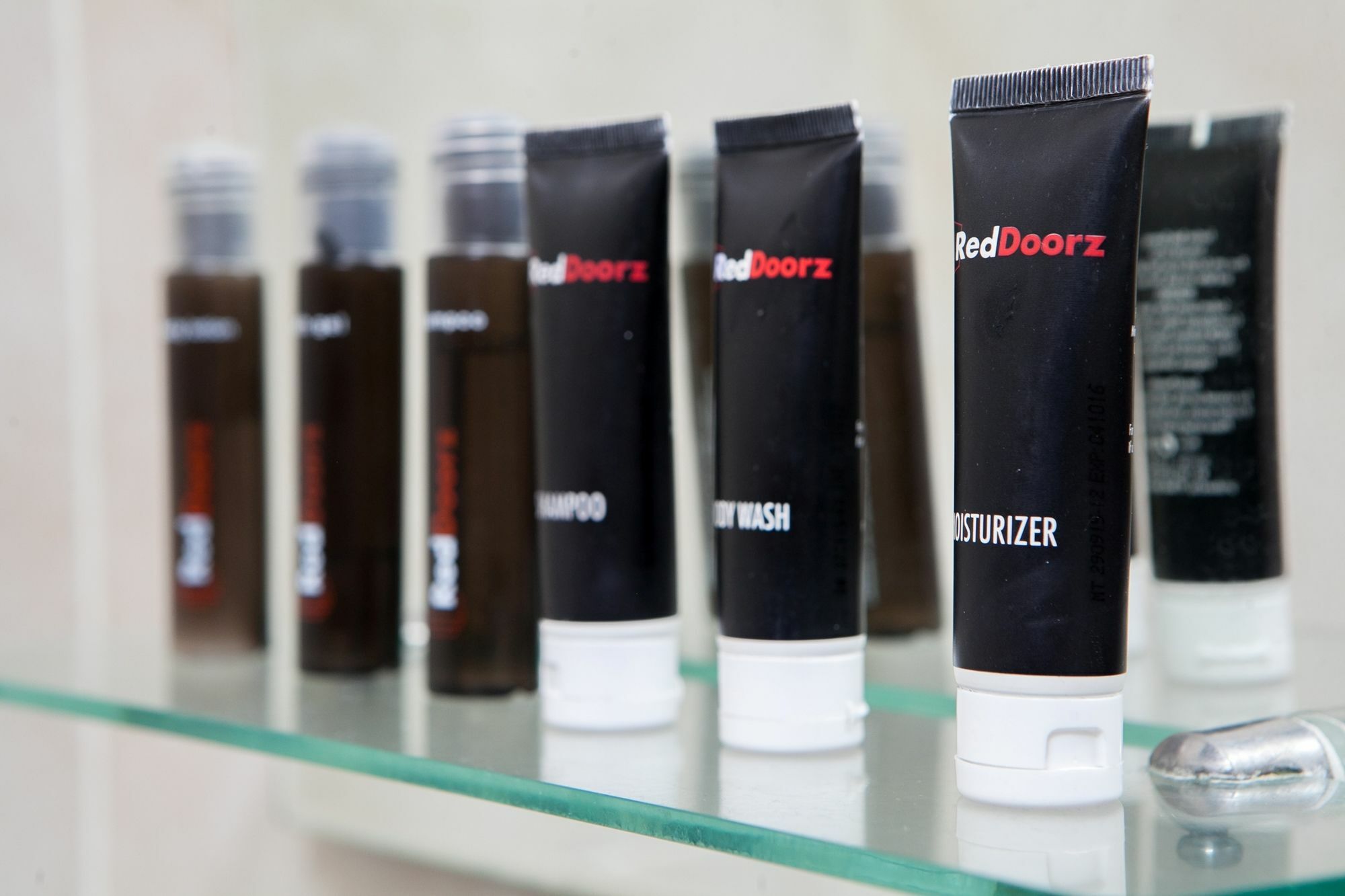Reddoorz Plus Near Riau Street Bandung Ngoại thất bức ảnh